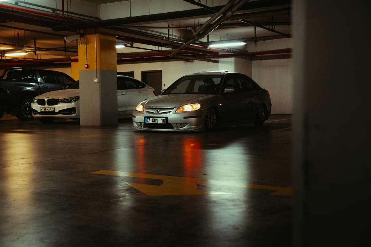 A car parked in an empty parking garage